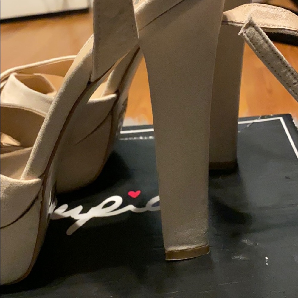 Heels - Picture 3 of 4